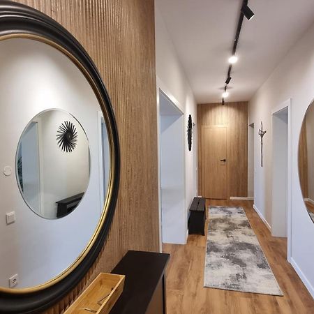 Nico'S Stylish Apartment Satu Mare Exterior foto